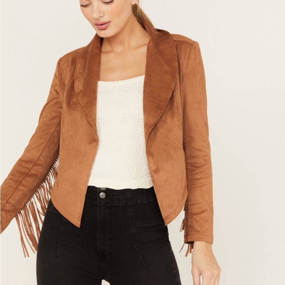 Shyanne Tan Blazer with Structured Shoulders and Tailored Fit